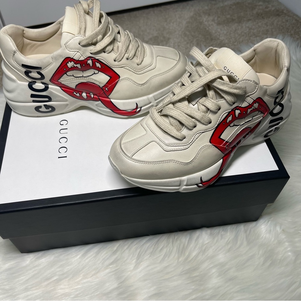 GUCCI Women's Rhyton sneaker with mouth print